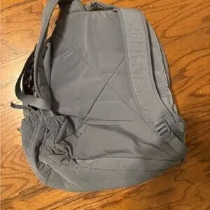 Vera Bradley Charcoal Quilted Backpack Amazon.com: Vera Bradley Women main image 3
